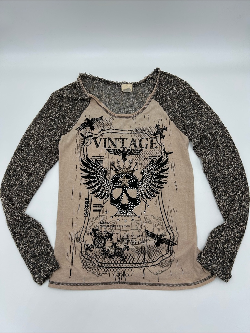 Daytrip Beige Studded Body Black Marled Sleeve Graphic Raglan Long Sleeve Top L - Picture 1 of 11